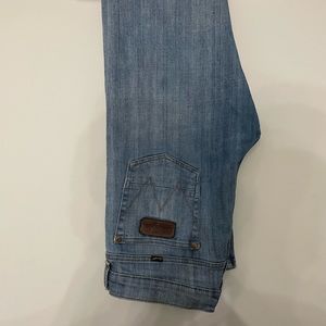 Wrangler slim straight jeans. 33x34. Light wash